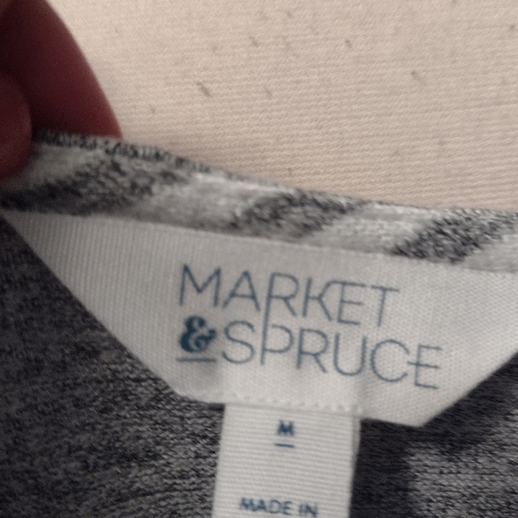 Market & Spruce top vneck size medium - Picture 2 of 6